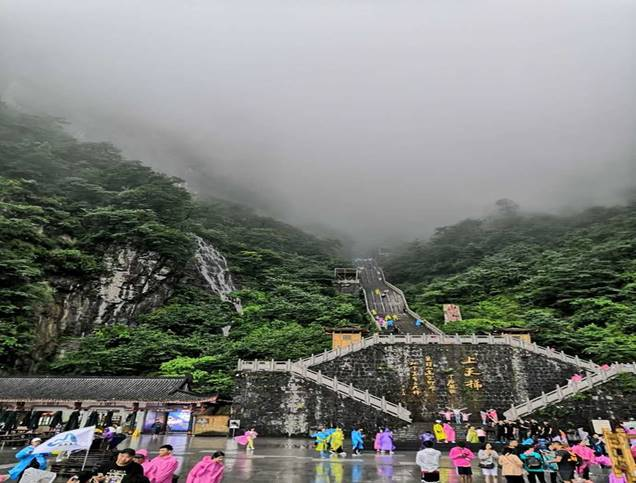 “不忘初心、牢记使命”迎七一党建活动 ——安徽弘大（合肥）律师事务所张家界之行